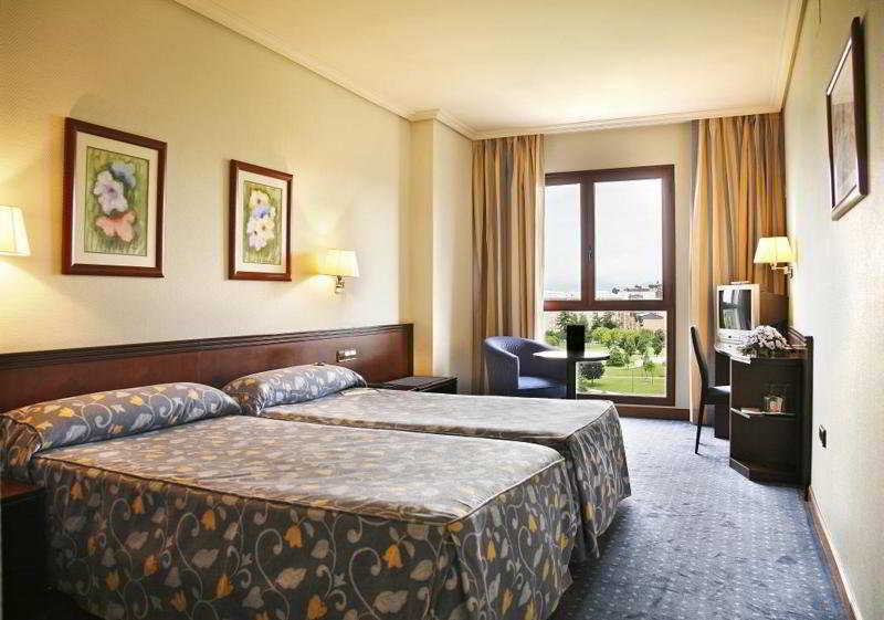 Occidental Pamplona Hotel Room photo